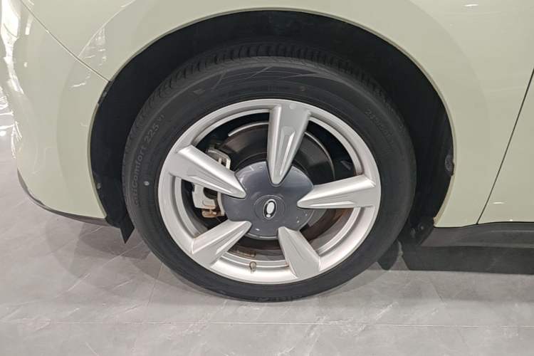 Used ORA Good Cat 2022 Morandi Edition 400km Standard Range Premium Version Lithium Iron Phosphate Left Front Wheel Hub