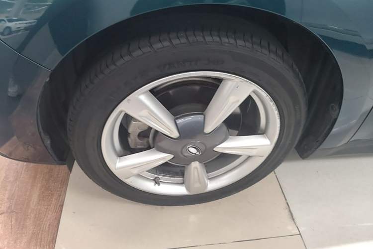 Used ORA Good Cat 2022 Morandi Edition 400km Standard Range Two-Week Young Enjoyment Version Lithium Iron Phosphate Left Front Wheel Hub