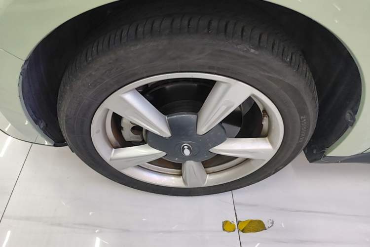 Used ORA Good Cat 2022 Morandi Edition 400km Standard Range Luxury Version Lithium-Ion Battery Left Front Wheel Hub