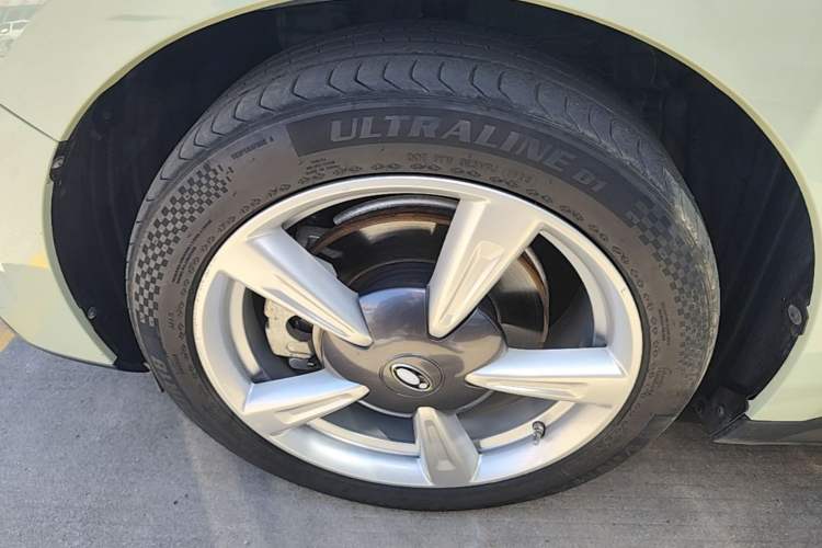 Used ORA Good Cat 2022 Morandi Edition 400km Standard Range Premium Version Lithium Iron Phosphate Left Front Wheel Hub