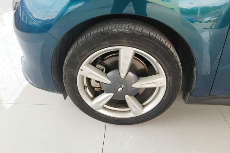 Used ORA Good Cat 2022 Morandi Edition 400km Standard Range Two-Week Young Enjoyment Version Lithium Iron Phosphate Left Front Wheel Hub