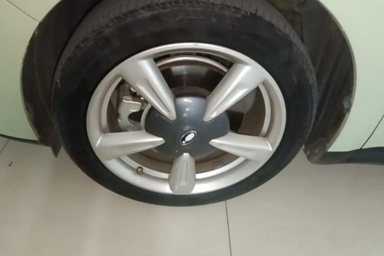 Used ORA Good Cat 2022 Morandi Edition 400km Standard Range Luxury Version Lithium Iron Phosphate Left Front Wheel Hub