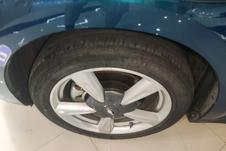 Used ORA Good Cat 2022 400km Standard Range Premium Version Lithium-Ion Battery Left Front Wheel Hub