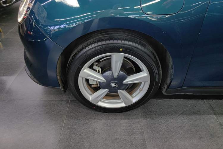 Used ORA Good Cat 2022 400km Standard Range Premium Version Lithium-Ion Battery Left Front Wheel Hub