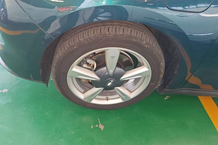 Used ORA Good Cat 2022 Morandi Edition 400km Standard Range Luxury Version Lithium Iron Phosphate Left Front Wheel Hub