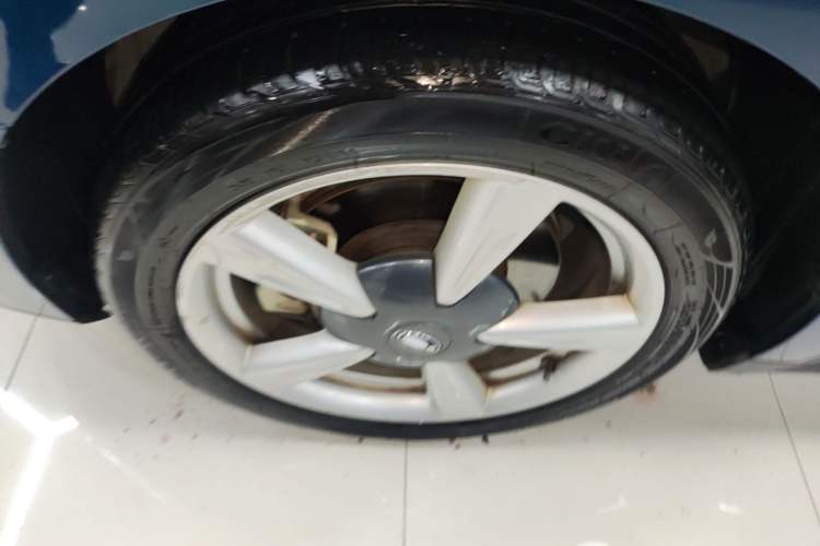 Used ORA Good Cat 2022 400km Standard Range Premium Version Lithium-Ion Battery Left Front Wheel Hub