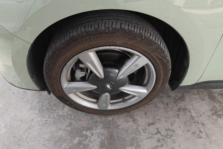 Used ORA Good Cat 2022 400km Standard Range Premium Version Lithium Iron Phosphate Left Front Wheel Hub