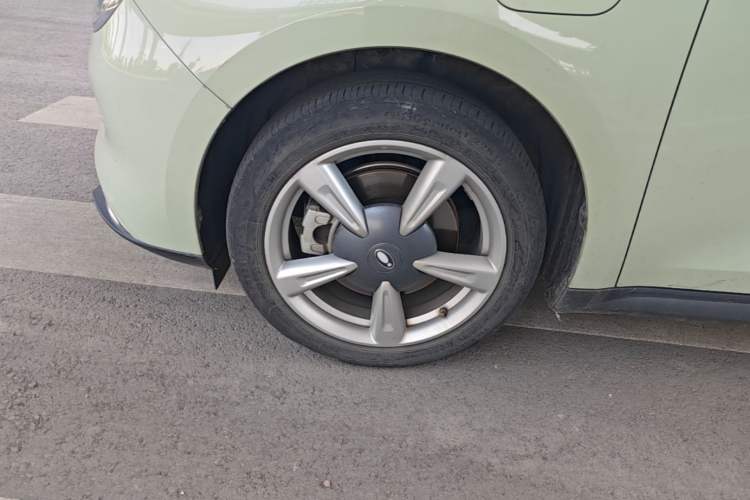 Used ORA Good Cat 2022 Morandi Edition 400km Standard Range Premium Version Lithium-Ion Battery Left Front Wheel Hub