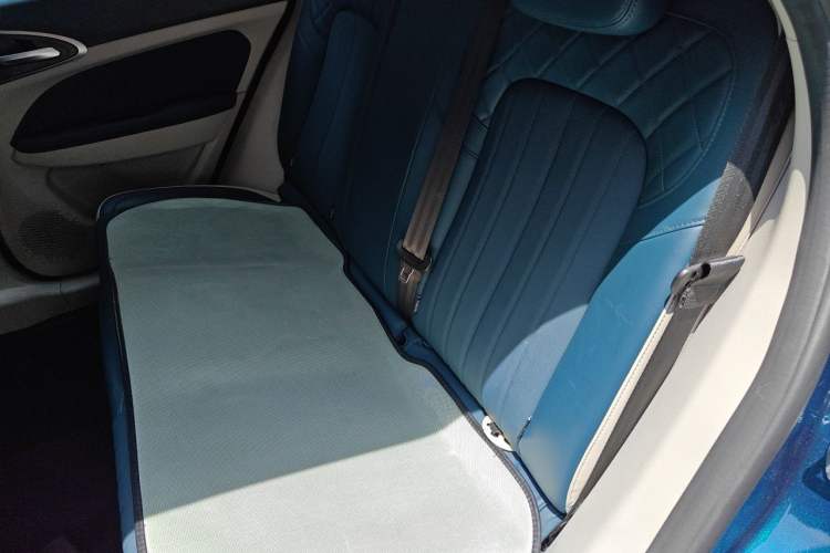 Used ORA Good Cat 2022 400km Standard Range Luxury Version Lithium Iron Phosphate Left Rear Seat