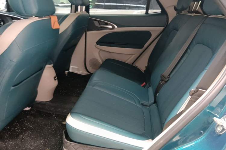 Used ORA Good Cat 2022 400km Standard Range Luxury Version Lithium Iron Phosphate Left Rear Seat