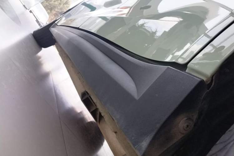 Used ORA Good Cat 2022 Morandi Edition 400km Standard Range Premium Version Lithium-Ion Battery Left Side Sill