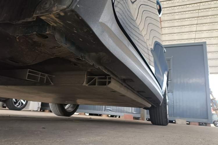 Used ORA Good Cat 2022 Morandi Edition 400km Standard Range Luxury Version Lithium-Ion Battery Left Side Sill