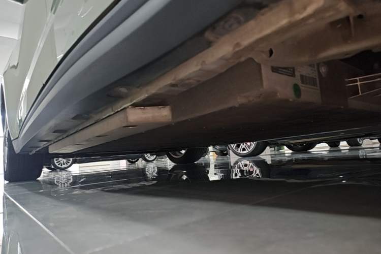 Used ORA Good Cat 2022 Morandi Edition 400km Standard Range Premium Version Lithium Iron Phosphate Left Side Sill