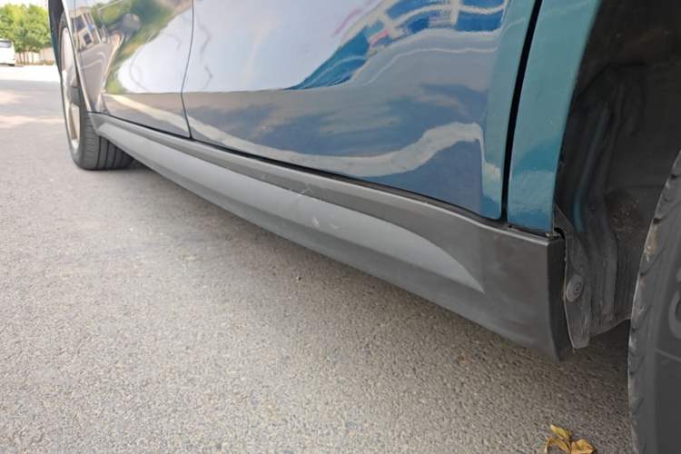 Used ORA Good Cat 2022 Morandi Edition 400km Standard Range Premium Version Lithium-Ion Battery Left Side Sill