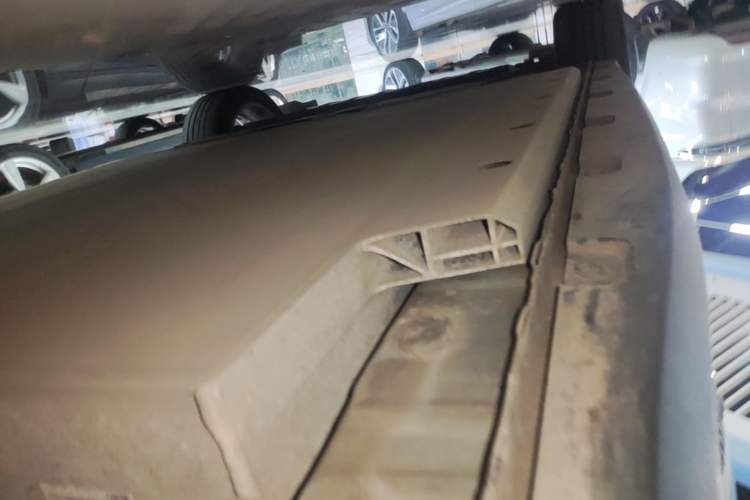 Used ORA Good Cat 2022 400km Standard Range Premium Version Lithium-Ion Battery Left Side Sill