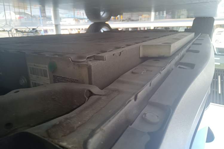 Used ORA Good Cat 2022 Morandi Edition 400km Standard Range Premium Version Lithium Iron Phosphate Left Side Sill