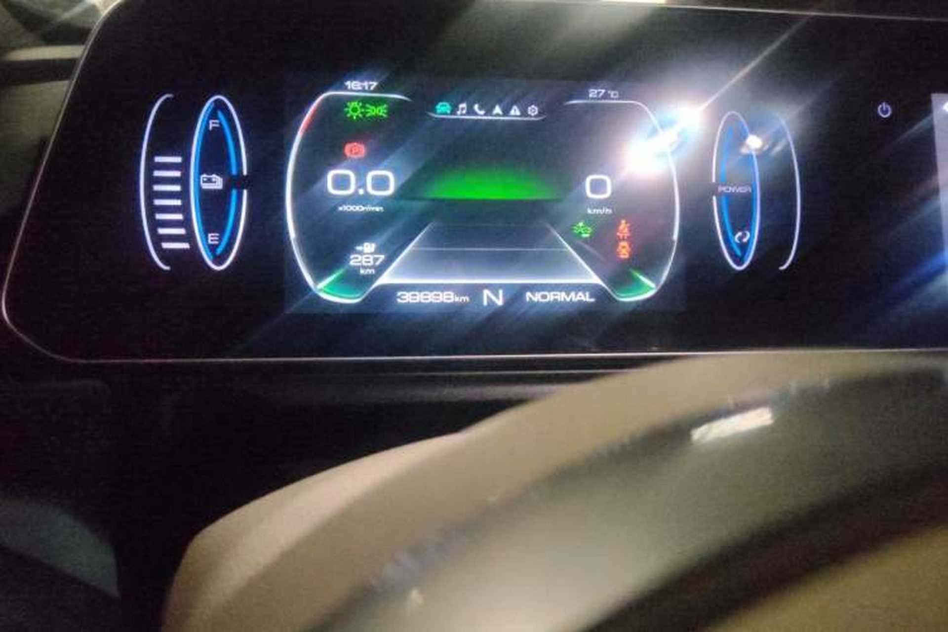 Used ORA Good Cat 2022 Morandi Edition 400km Standard Range Luxury Version Lithium Iron Phosphate Odometer Close Up