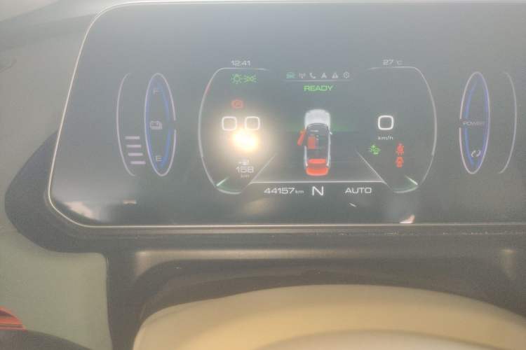 Used ORA Good Cat 2022 Morandi Edition 400km Standard Range Premium Version Lithium Iron Phosphate Odometer Close Up
