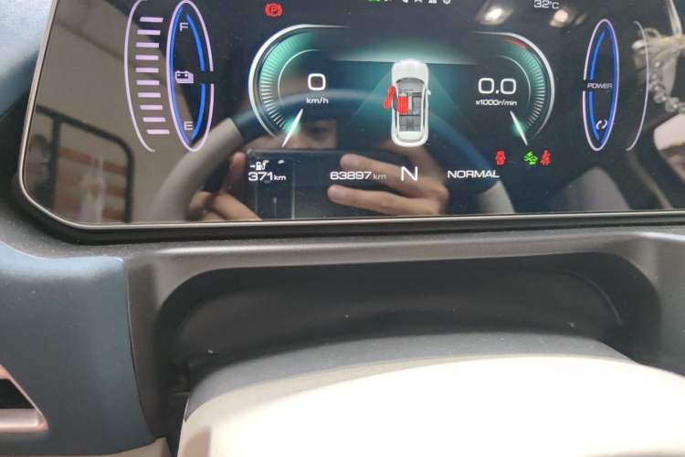 Used ORA Good Cat 2022 Morandi Edition 400km Standard Range Premium Version Lithium Iron Phosphate Odometer Close Up