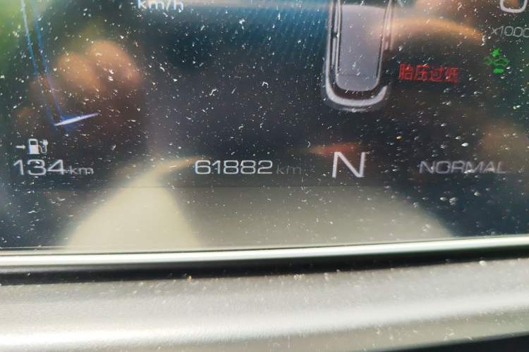 Used ORA Good Cat 2022 Morandi Edition 400km Standard Range Luxury Version Lithium-Ion Battery Odometer Close Up