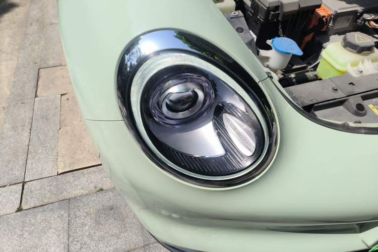 Used ORA Good Cat 2022 Morandi Edition 400km Standard Range Premium Version Lithium Iron Phosphate Right Front Headlight