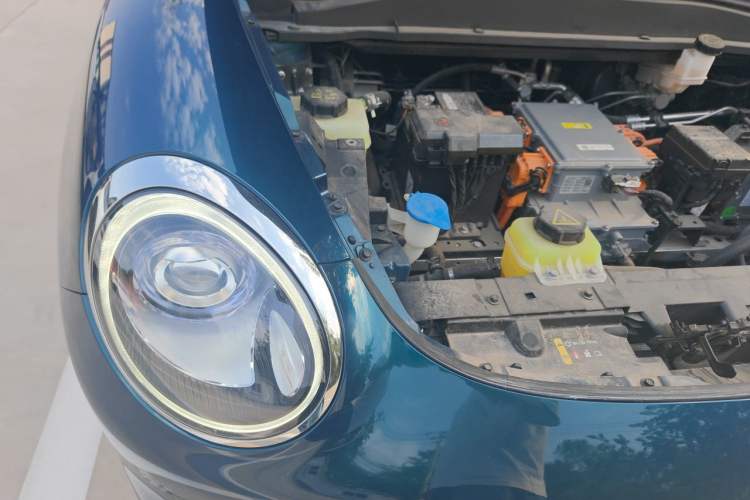 Used ORA Good Cat 2022 Morandi Edition 400km Standard Range Premium Version Lithium-Ion Battery Right Front Headlight