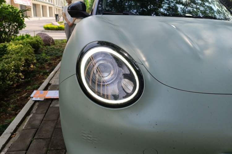 Used ORA Good Cat 2022 400km Standard Range Premium Version Lithium-Ion Battery Right Front Headlight