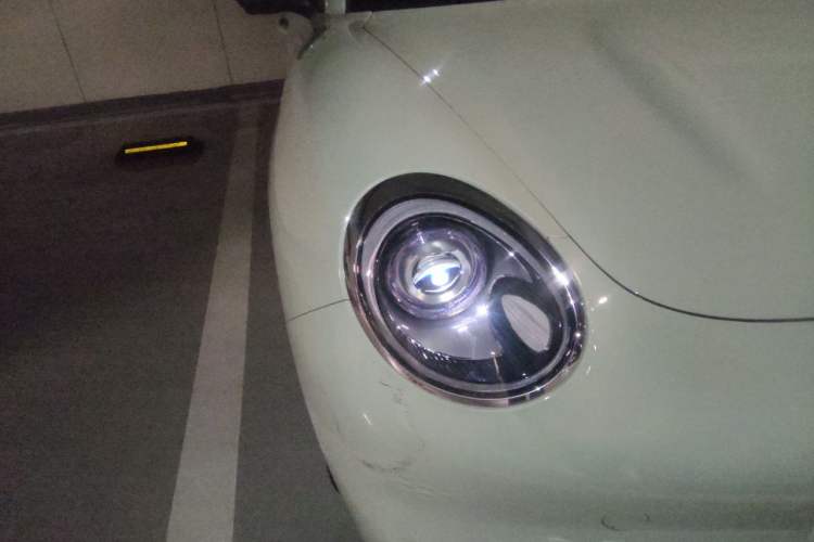 Used ORA Good Cat 2022 Morandi Edition 400km Standard Range Luxury Version Lithium Iron Phosphate Right Front Headlight
