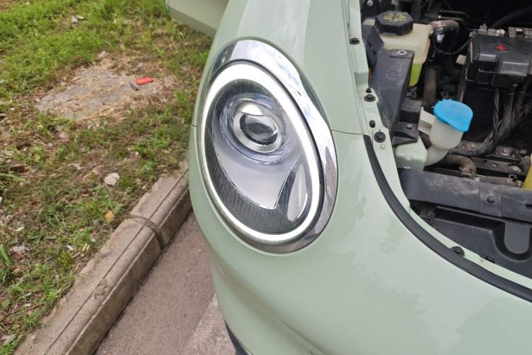 Used ORA Good Cat 2022 400km Standard Range Luxury Version Ternary Lithium Right Front Headlight