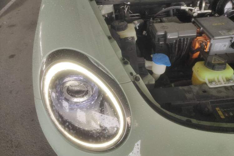 Used ORA Good Cat 2022 Morandi Edition 400km Standard Range Premium Version Lithium Iron Phosphate Right Front Headlight