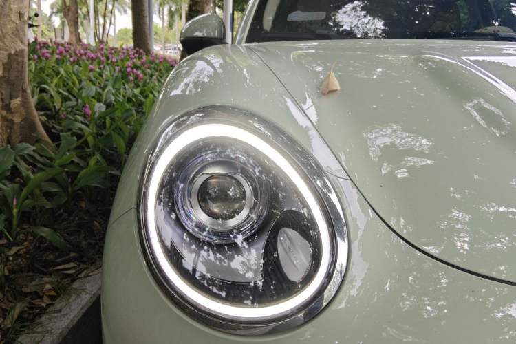 Used ORA Good Cat 2022 400km Standard Range Luxury Version Lithium Iron Phosphate Right Front Headlight
