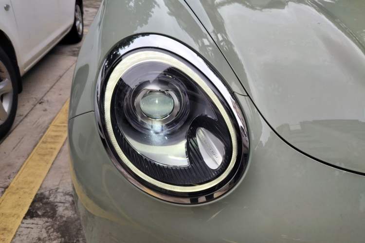 Used ORA Good Cat 2022 Morandi Edition 400km Standard Range Premium Version Lithium Iron Phosphate Right Front Headlight