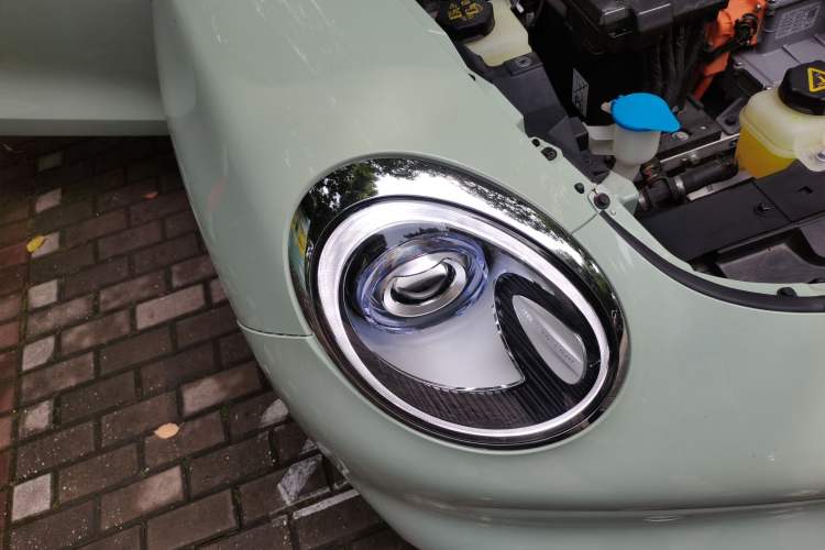 Used ORA Good Cat 2022 400km Standard Range Luxury Version Lithium Iron Phosphate Right Front Headlight