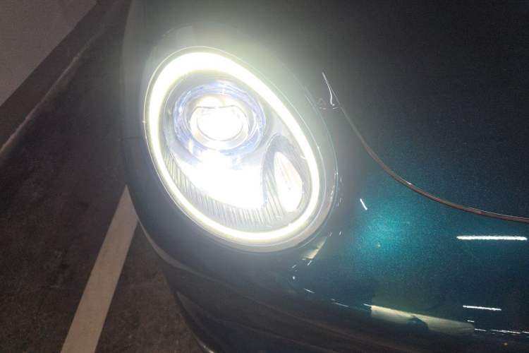 Used ORA Good Cat 2022 400km Standard Range Luxury Version Lithium Iron Phosphate Right Front Headlight