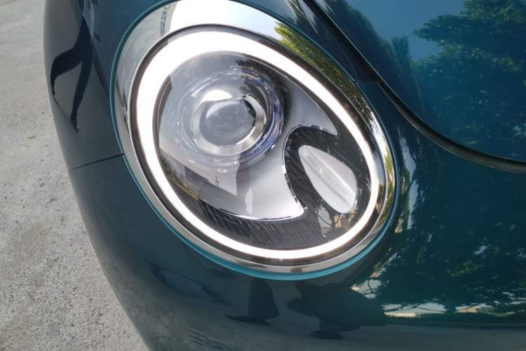 Used ORA Good Cat 2022 Morandi Edition 400km Standard Range Premium Version Lithium-Ion Battery Right Front Headlight