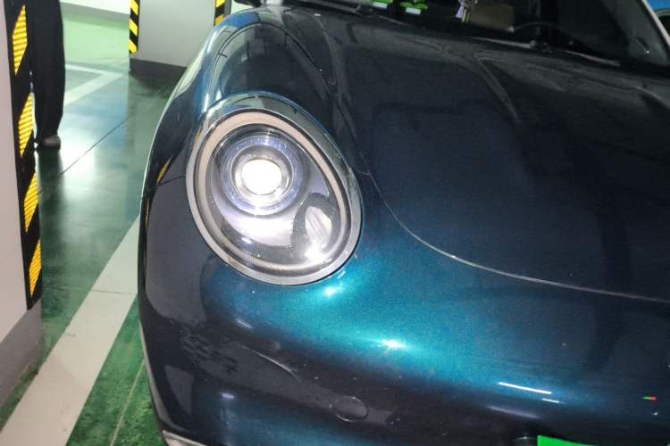 Used ORA Good Cat 2022 400km Standard Range Premium Version Lithium-Ion Battery Right Front Headlight
