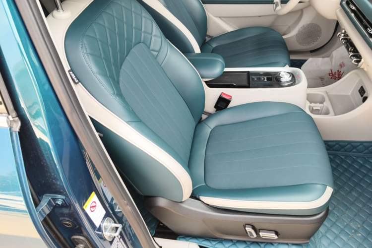 Used ORA Good Cat 2022 400km Standard Range Premium Version Lithium-Ion Battery Right Front Seat