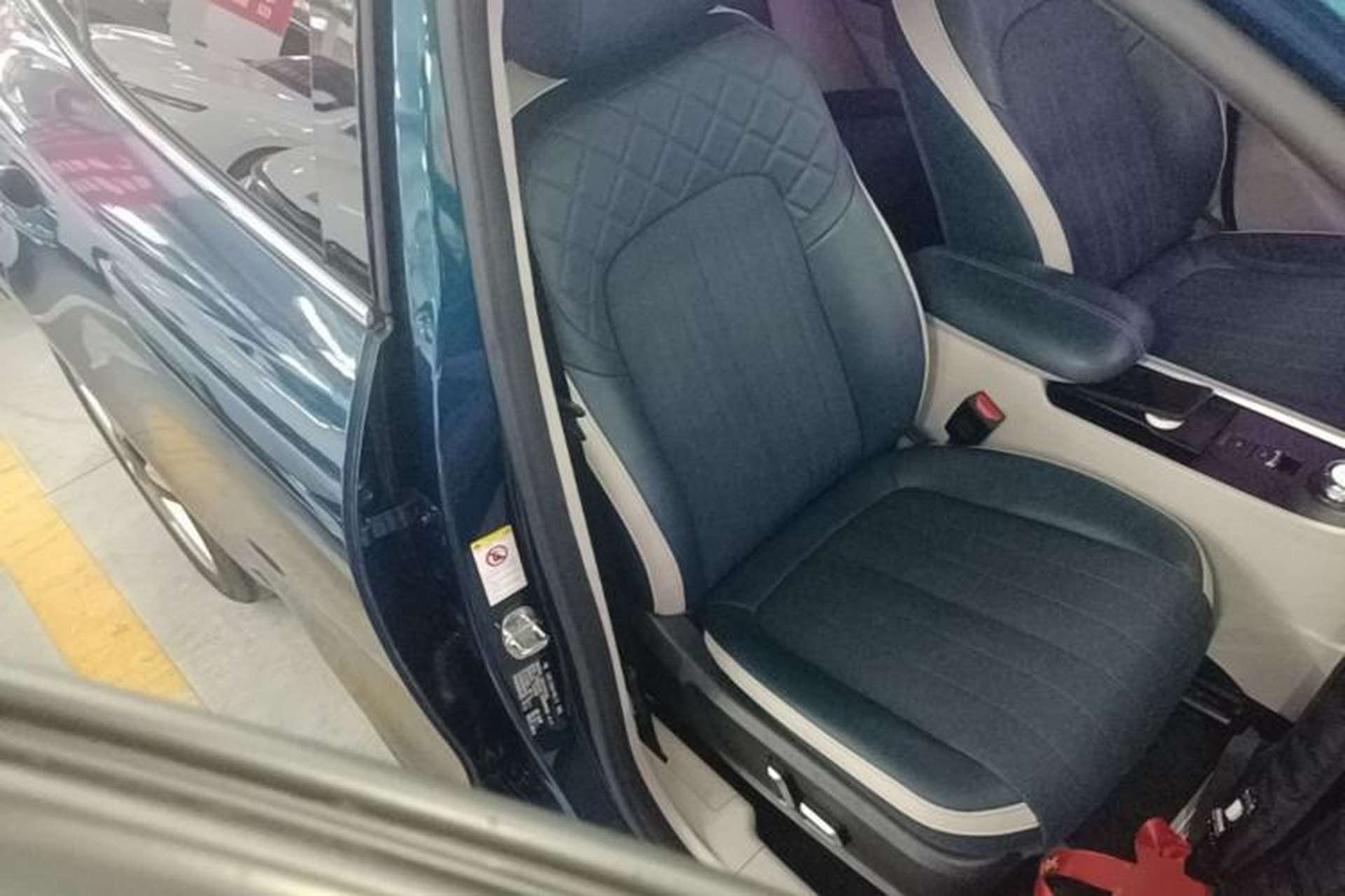 Used ORA Good Cat 2022 400km Standard Range Premium Version Lithium-Ion Battery Right Front Seat