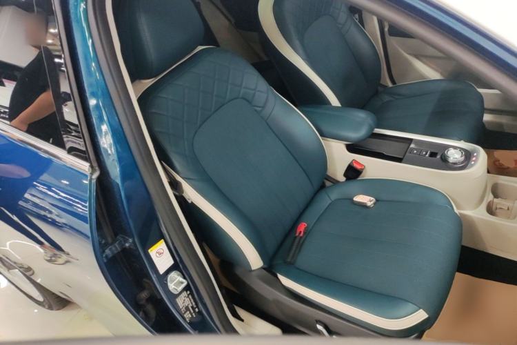 Used ORA Good Cat 2022 400km Standard Range Premium Version Lithium-Ion Battery Right Front Seat
