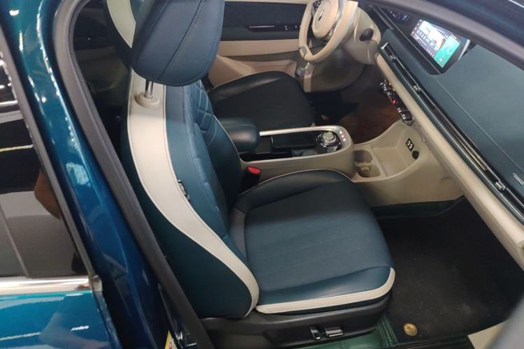 Used ORA Good Cat 2022 400km Standard Range Premium Version Lithium-Ion Battery Right Front Seat