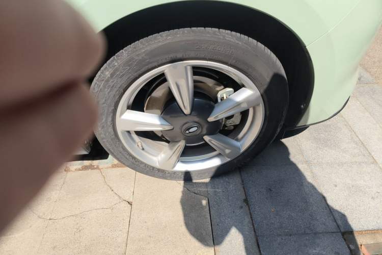 Used ORA Good Cat 2022 Morandi Edition 400km Standard Range Premium Version Lithium Iron Phosphate Right Front Wheel Hub