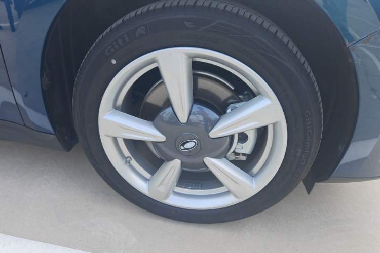 Used ORA Good Cat 2022 Morandi Edition 400km Standard Range Premium Version Lithium-Ion Battery Right Front Wheel Hub