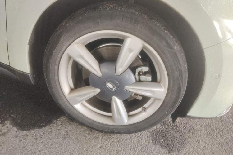 Used ORA Good Cat 2022 Morandi Edition 400km Standard Range Premium Version Lithium Iron Phosphate Right Front Wheel Hub