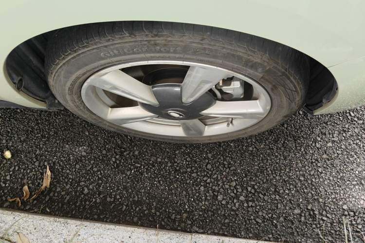 Used ORA Good Cat 2022 400km Standard Range Luxury Version Lithium Iron Phosphate Right Front Wheel Hub