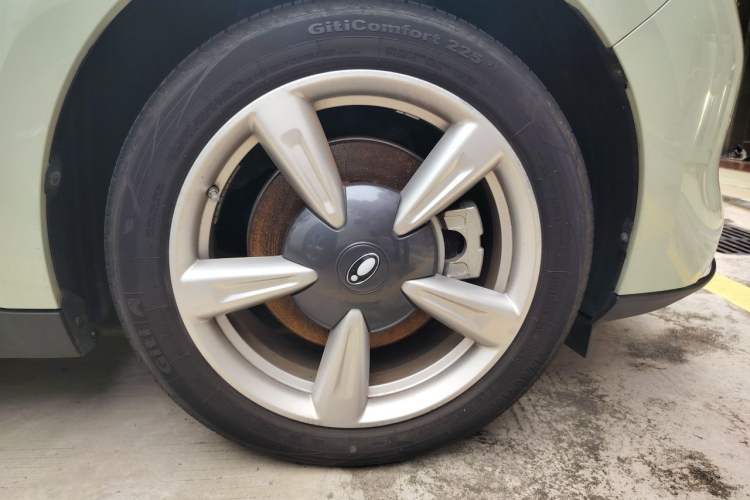 Used ORA Good Cat 2022 Morandi Edition 400km Standard Range Premium Version Lithium Iron Phosphate Right Front Wheel Hub