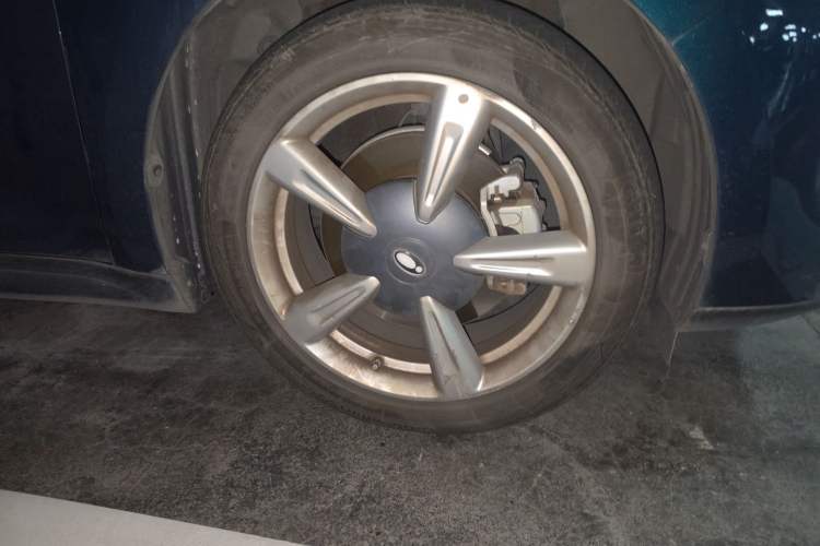 Used ORA Good Cat 2022 400km Standard Range Luxury Version Lithium Iron Phosphate Right Front Wheel Hub
