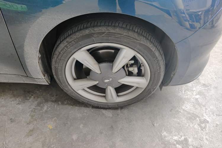 Used ORA Good Cat 2022 Morandi Edition 400km Standard Range Premium Version Lithium Iron Phosphate Right Front Wheel Hub