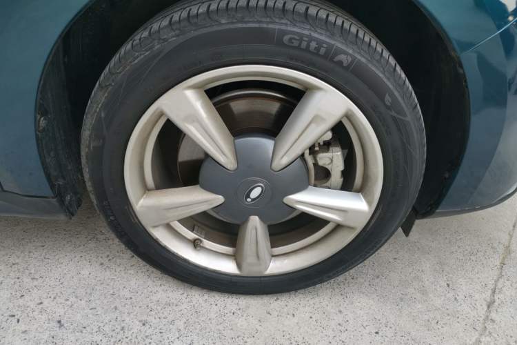 Used ORA Good Cat 2022 Morandi Edition 400km Standard Range Premium Version Lithium-Ion Battery Right Front Wheel Hub