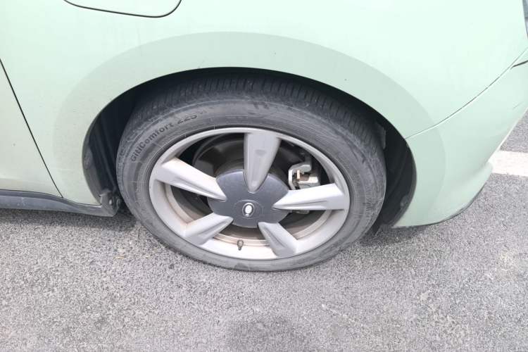 Used ORA Good Cat 2022 400km Standard Range Premium Version Lithium-Ion Battery Right Front Wheel Hub