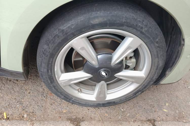Used ORA Good Cat 2022 400km Standard Range Premium Version Lithium Iron Phosphate Right Front Wheel Hub